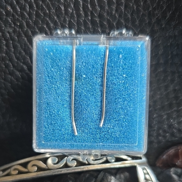 Silpada Silver Earrings with Green Gemstone - Picture 2 of 2